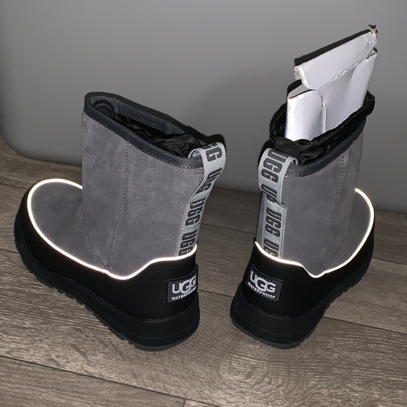 Ugg youth grey and black snow boots brand new size 1 - Picture 5 of 8